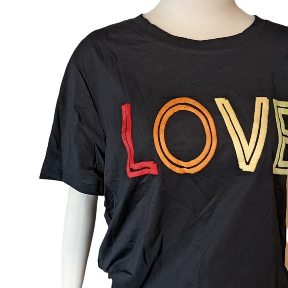 FUZZY LOVE Black T-Shirt NOT a Graphic Tee Plus 1X - Picture 4 of 8